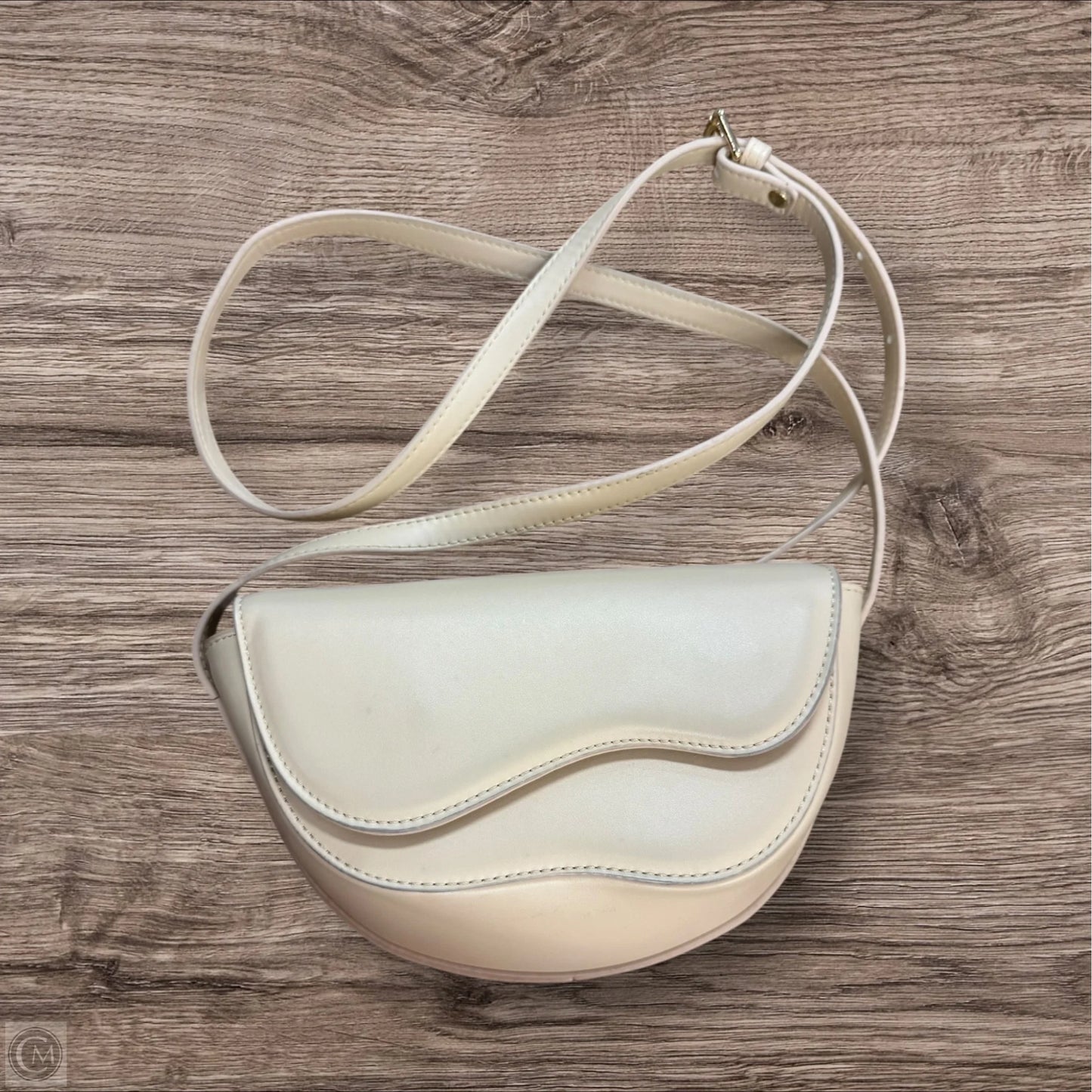 Crossbody By Clothes Mentor, Size: Medium