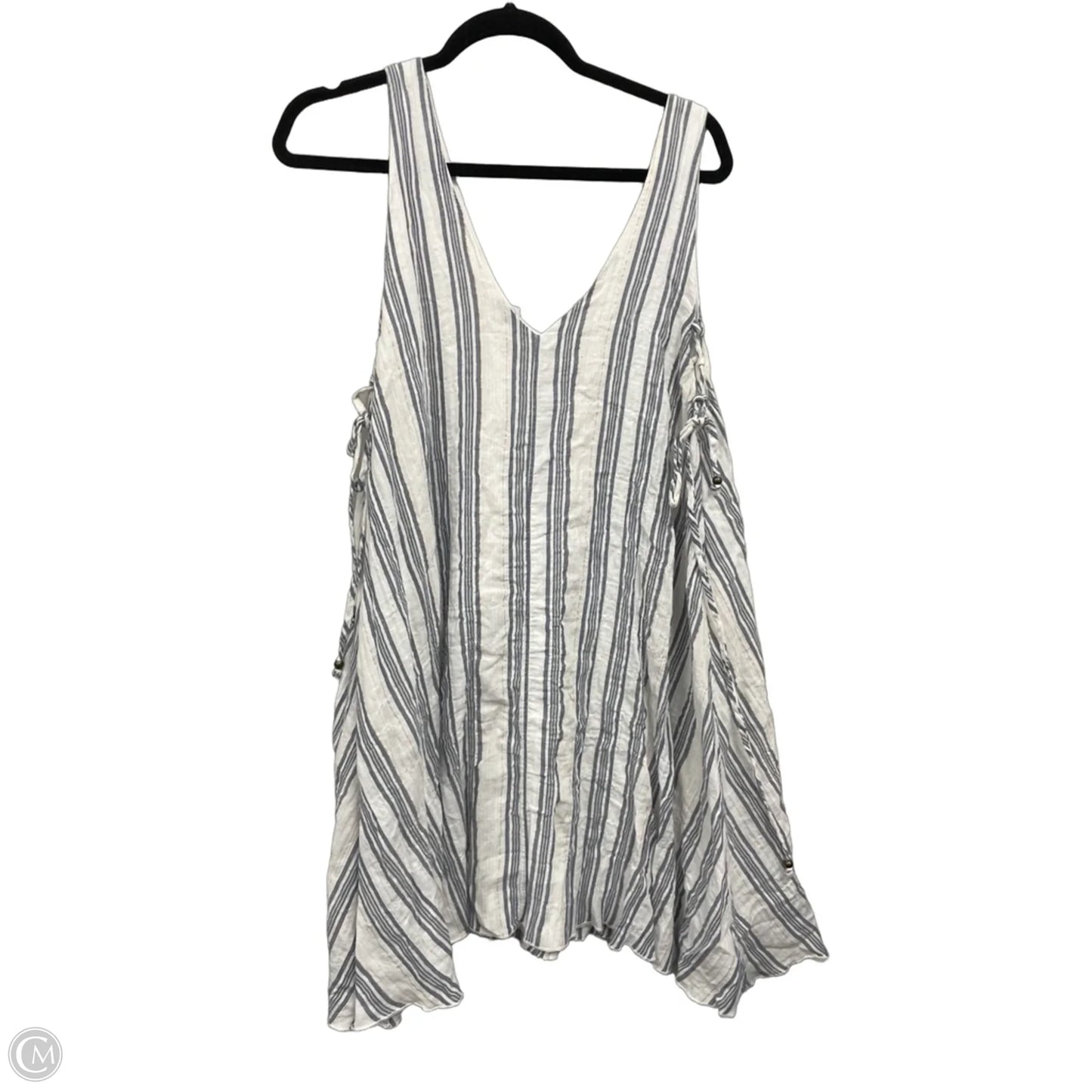 Dress Casual Short By Clothes Mentor In Blue & White, Size: M