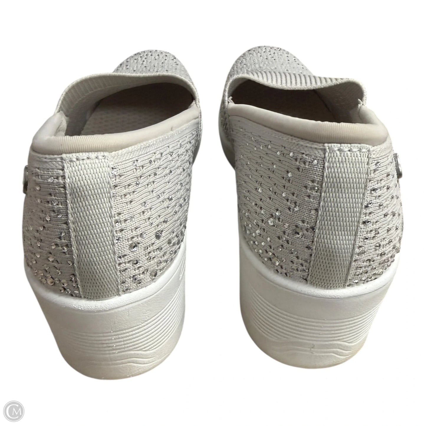 Shoes Sneakers By Skechers In Grey & Silver, Size: 9.5