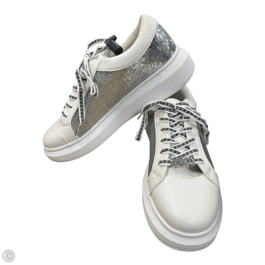 Shoes Sneakers By Juicy Couture In Silver & White, Size: 10.5