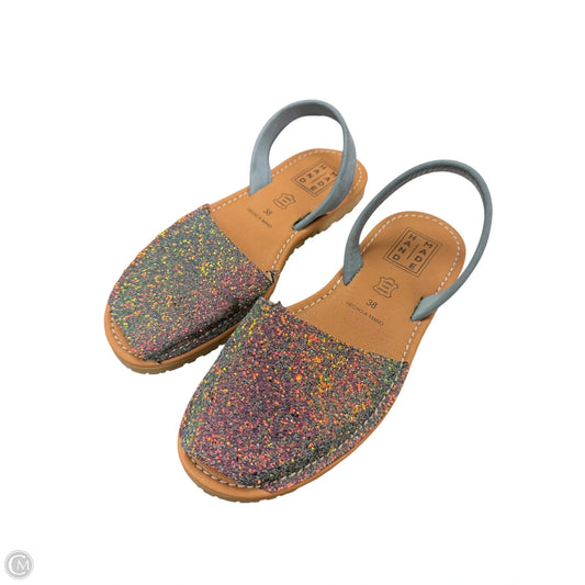 Sandals Flats By Clothes Mentor In Blue & Tan, Size: 7.5