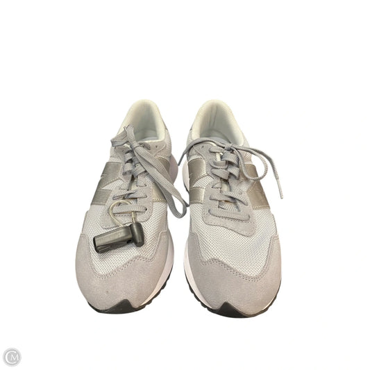 Shoes Athletic By New Balance In Silver, Size: 9