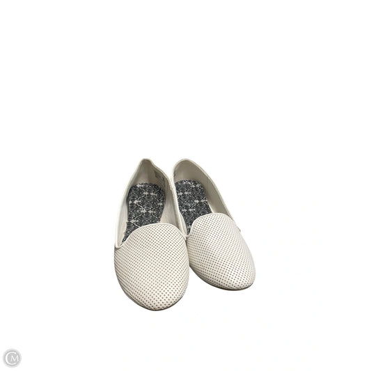 Shoes Flats By Fioni In White, Size: 6