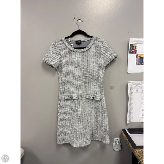 Dress Casual Short By Isaac Mizrahi In Green & White, Size: S
