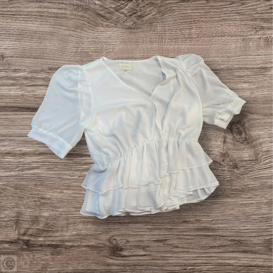 Top Short Sleeve By Melloday In White, Size: M