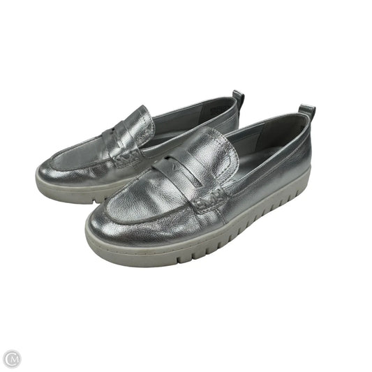 Shoes Flats By Anne Klein In Silver & White, Size: 7