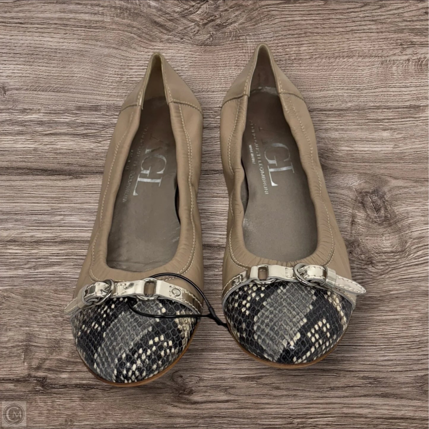 Shoes Flats By Agl In Tan, Size: 11