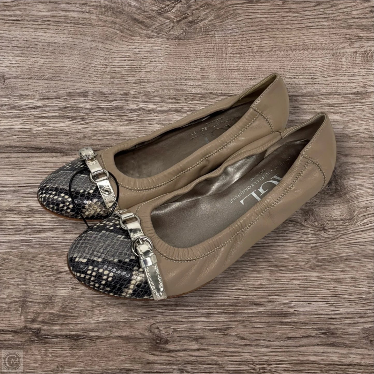 Shoes Flats By Agl In Tan, Size: 11