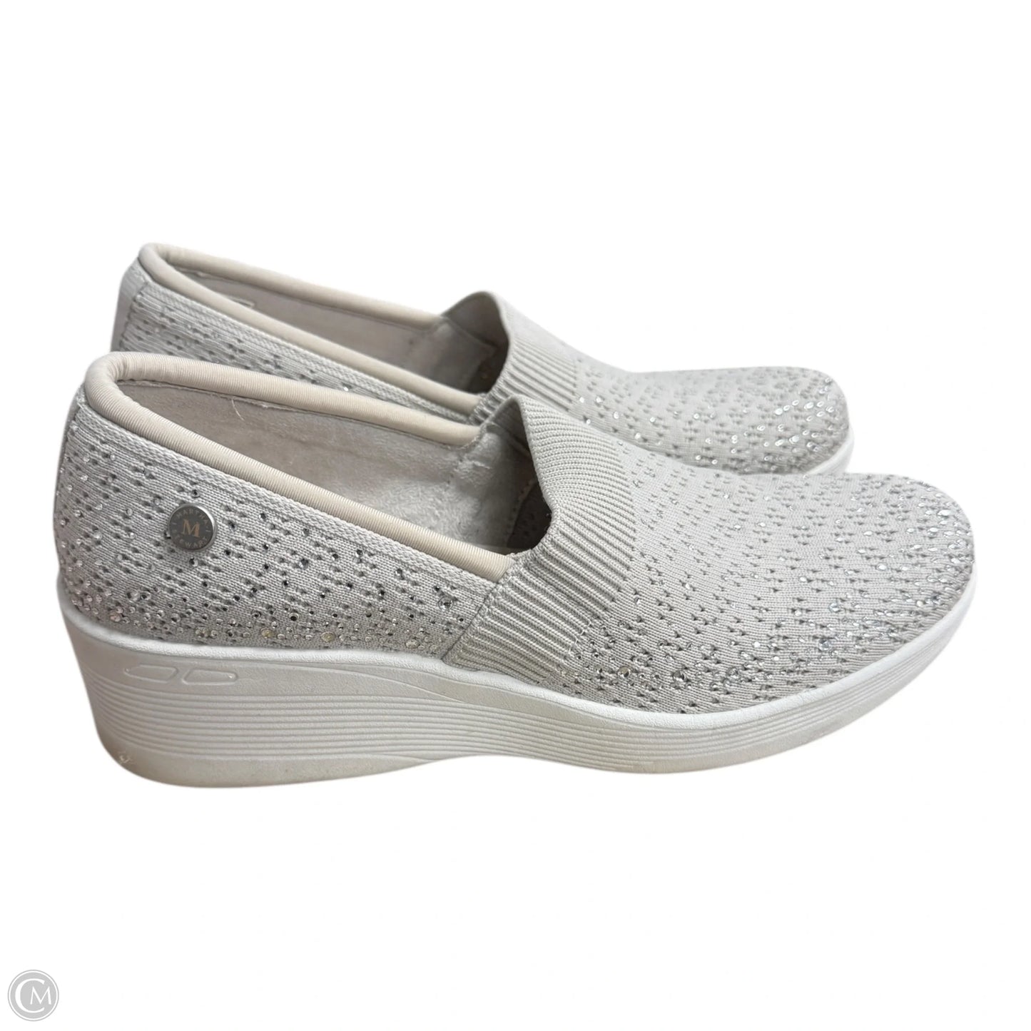 Shoes Sneakers By Skechers In Grey & Silver, Size: 9.5