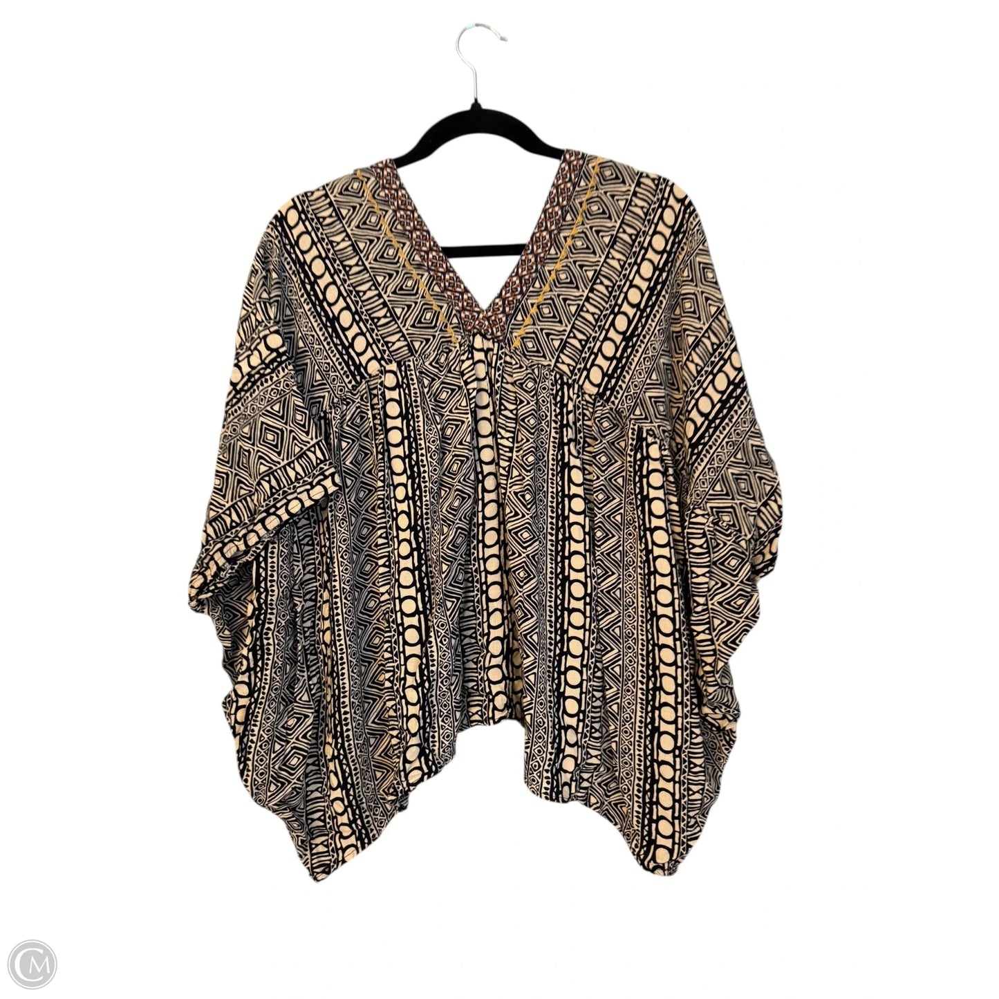 Top Short Sleeve By Flying Tomato In Geometric Pattern, Size: L