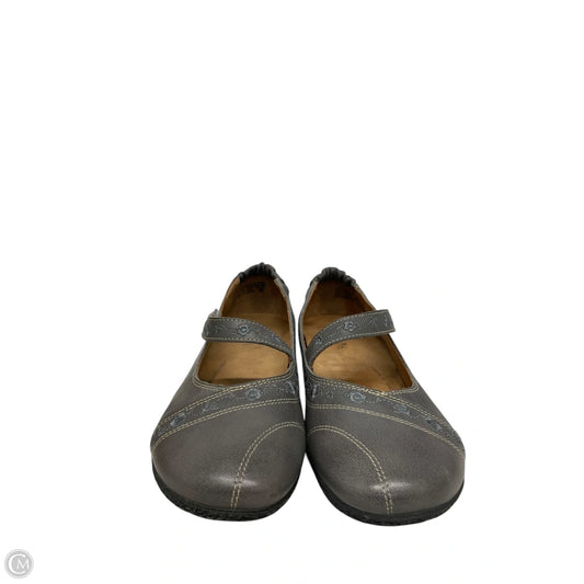 Shoes Flats By Taos In Grey, Size: 8.5