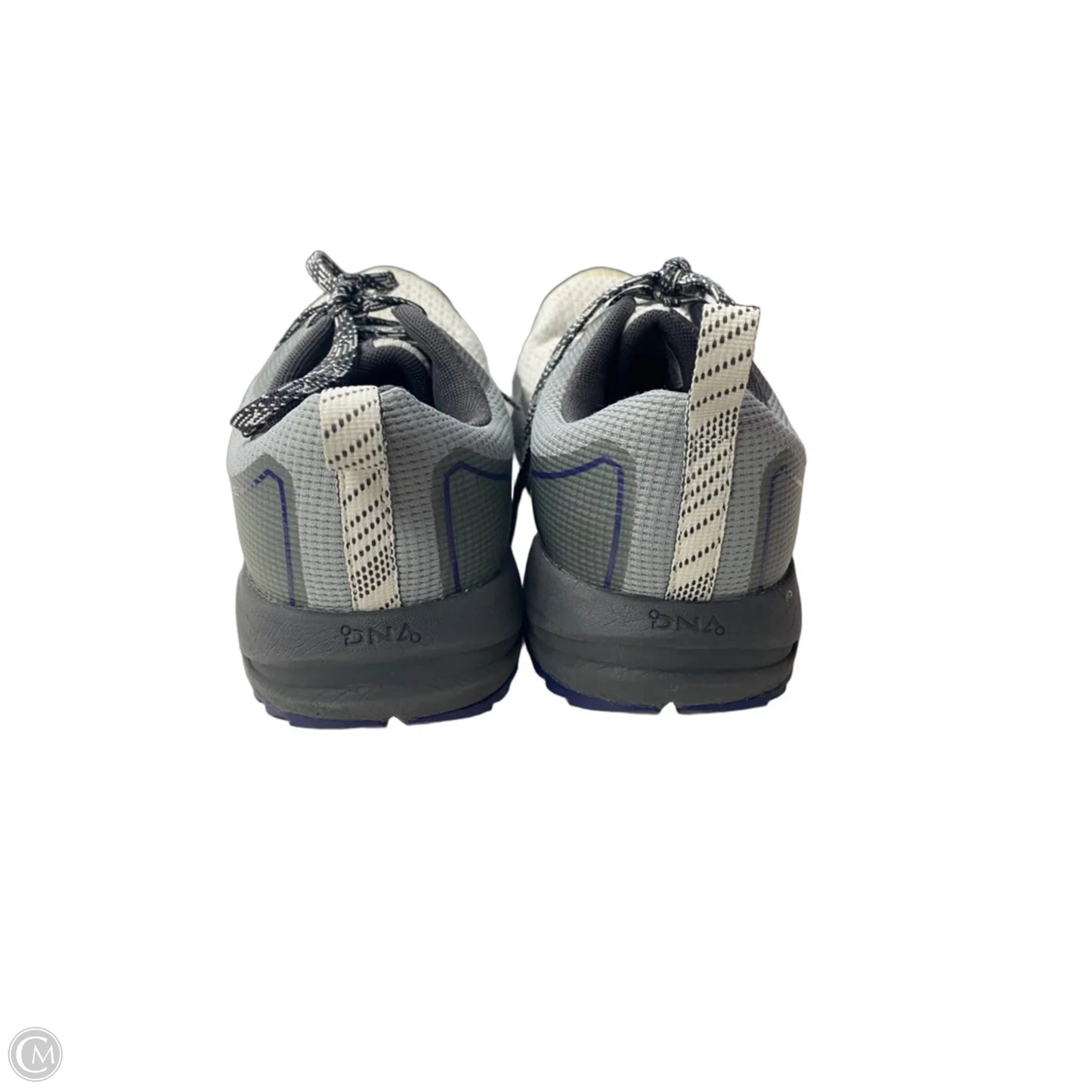 Shoes Athletic By Brooks In Grey & White, Size: 8.5