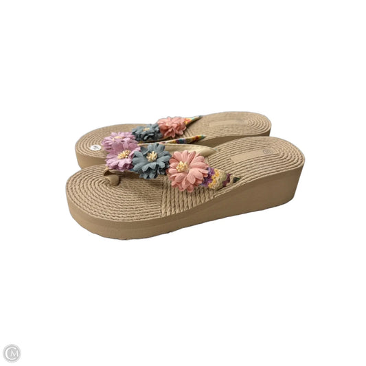 Sandals Flip Flops By Clothes Mentor In Floral Print, Size: 8.5