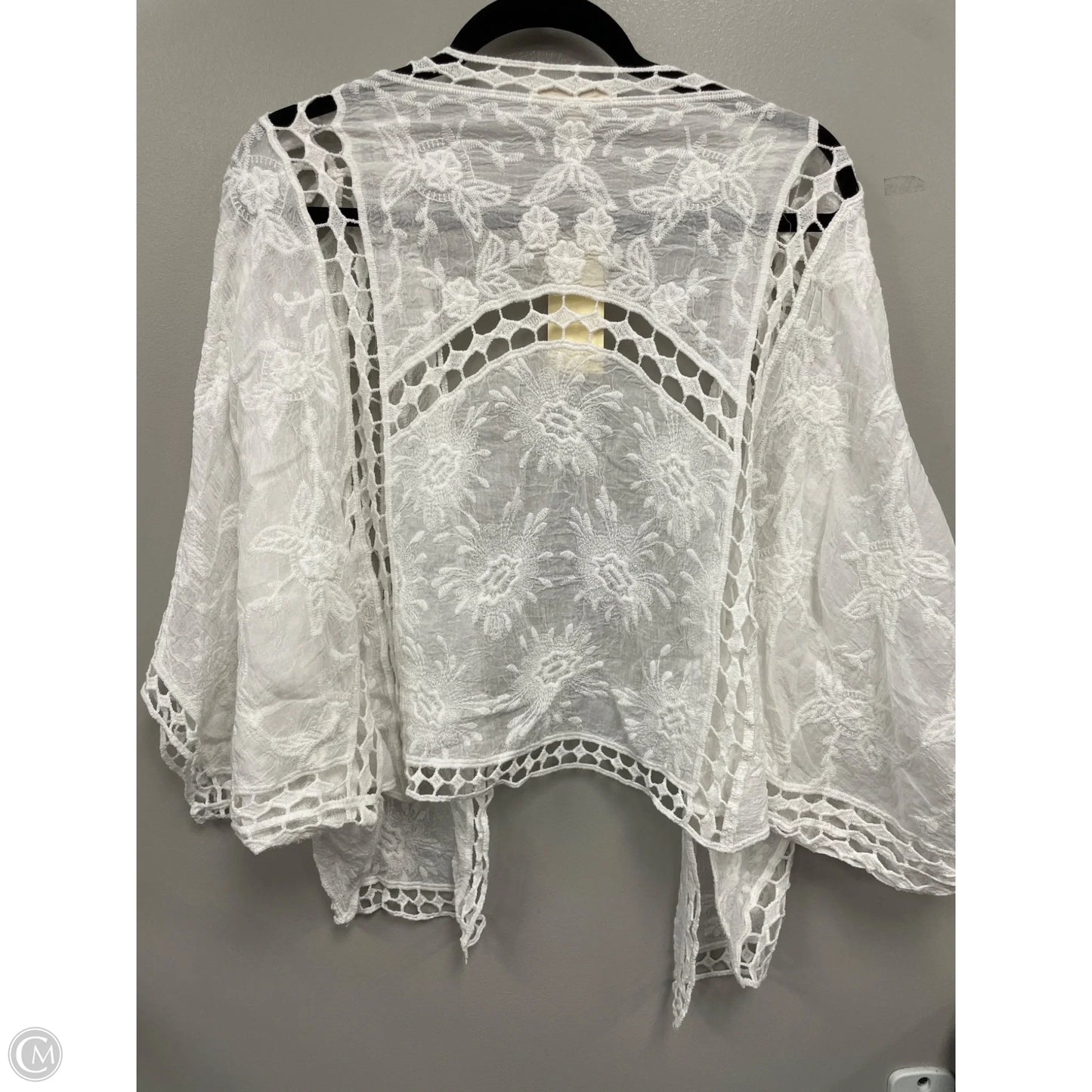 Cardigan By Clothes Mentor In White, Size: M