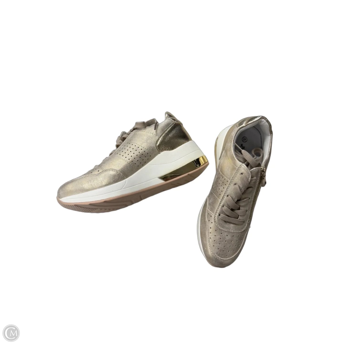 Shoes Sneakers By Clothes Mentor In Gold, Size: 6.5