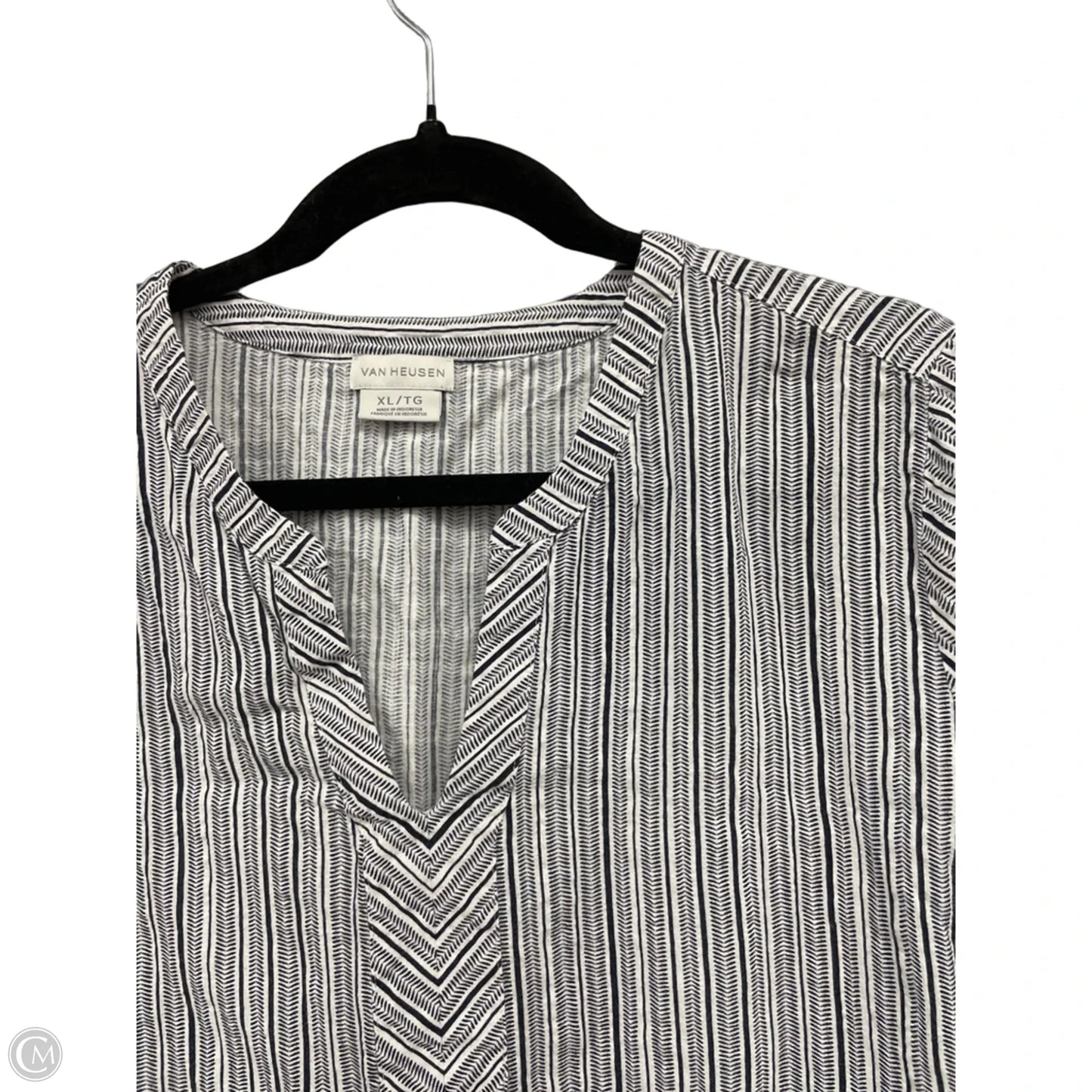 Top Short Sleeve By Van Heusen In Black & White, Size: Xl