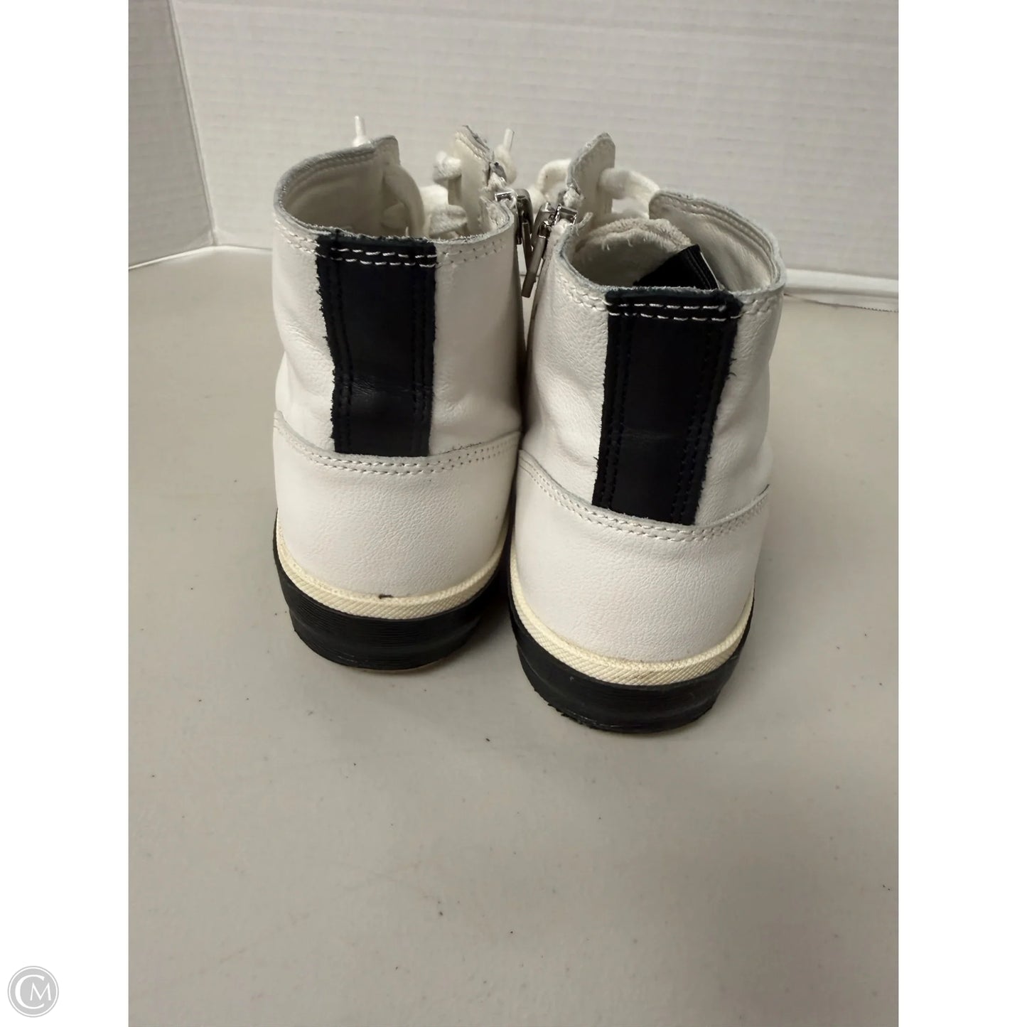 Shoes Sneakers By Dolce Vita In Black & White, Size: 8