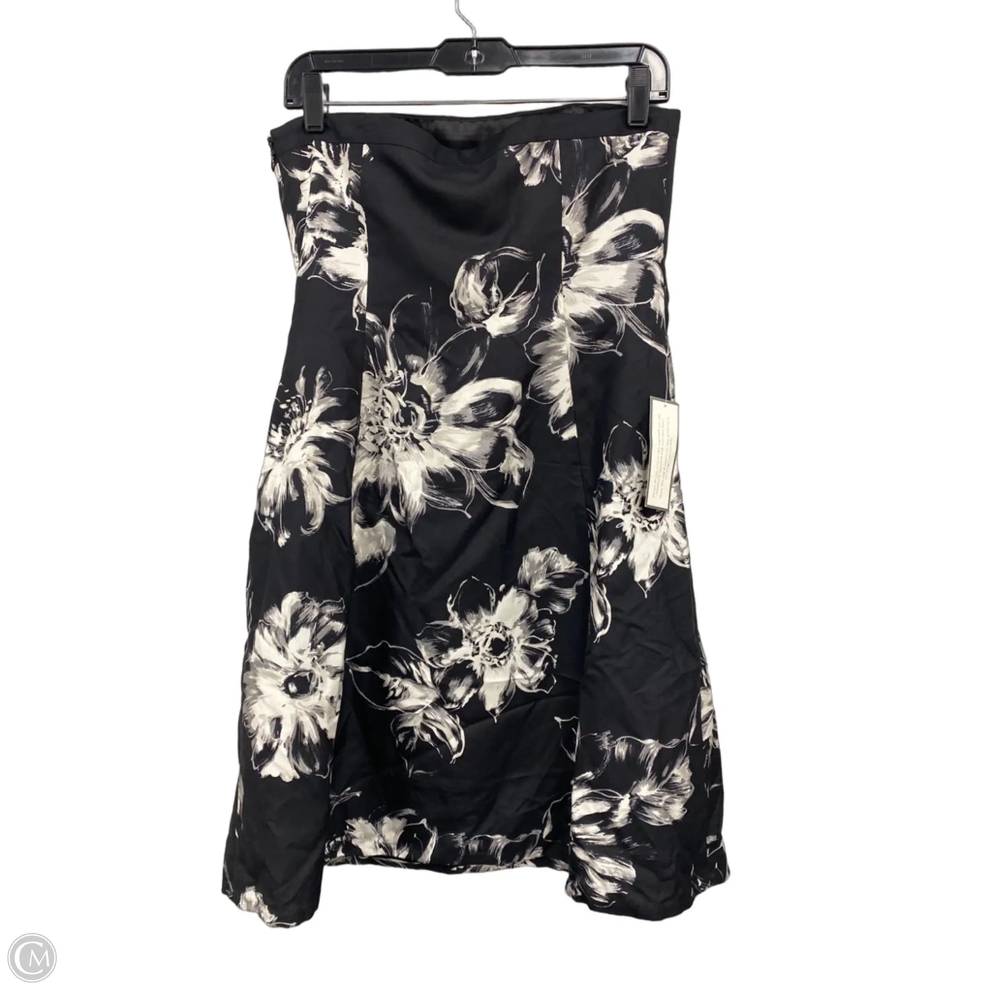 Dress Casual Short By Ann Taylor In Black & White, Size: 6p