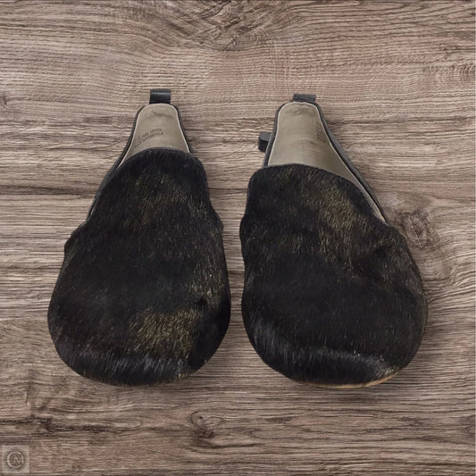 Shoes Flats By Clothes Mentor In Black & Gold, Size: 7.5