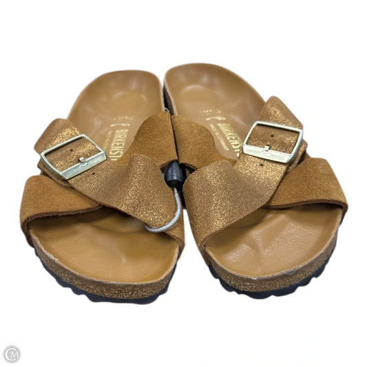 Sandals Flats By Birkenstock In Gold, Size: 6.5