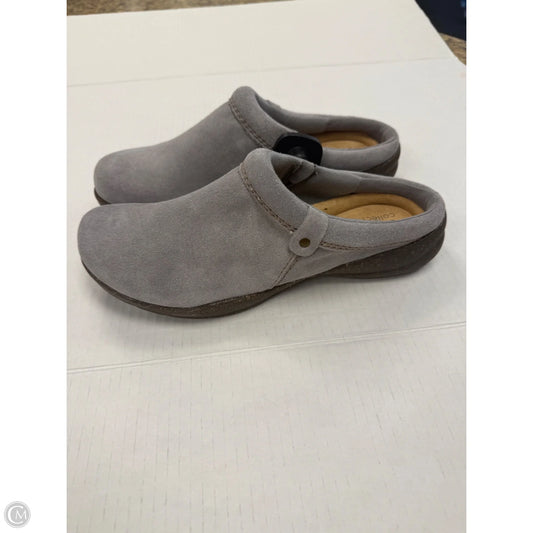 Shoes Flats By Clarks In Grey, Size: 10
