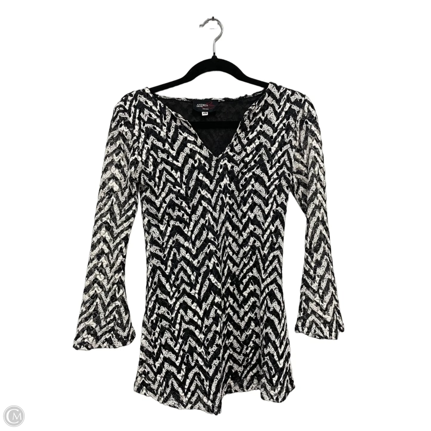 Top Long Sleeve By Clothes Mentor In Black & White, Size: Xs