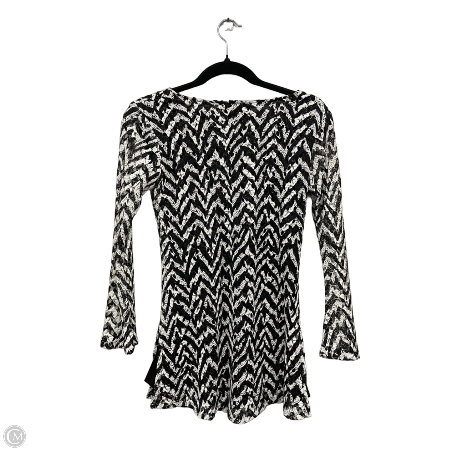Top Long Sleeve By Clothes Mentor In Black & White, Size: Xs