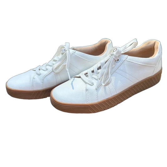 Shoes Sneakers By Clothes Mentor In White, Size: 6.5