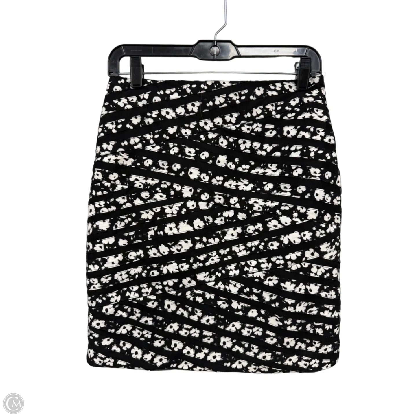 Skirt Mini & Short By White House Black Market In Black & White, Size: 4