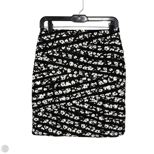 Skirt Mini & Short By White House Black Market In Black & White, Size: 4