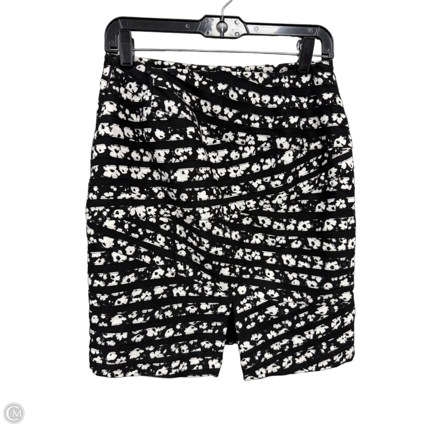Skirt Mini & Short By White House Black Market In Black & White, Size: 4